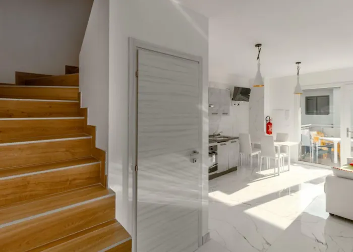 Elegant With Shared Pool Apartment *