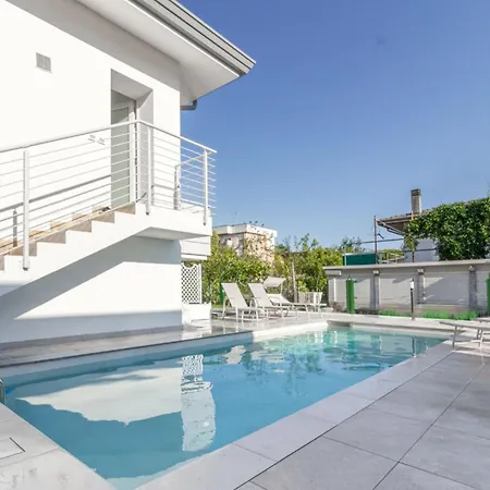 Elegant With Shared Pool * 비비오네